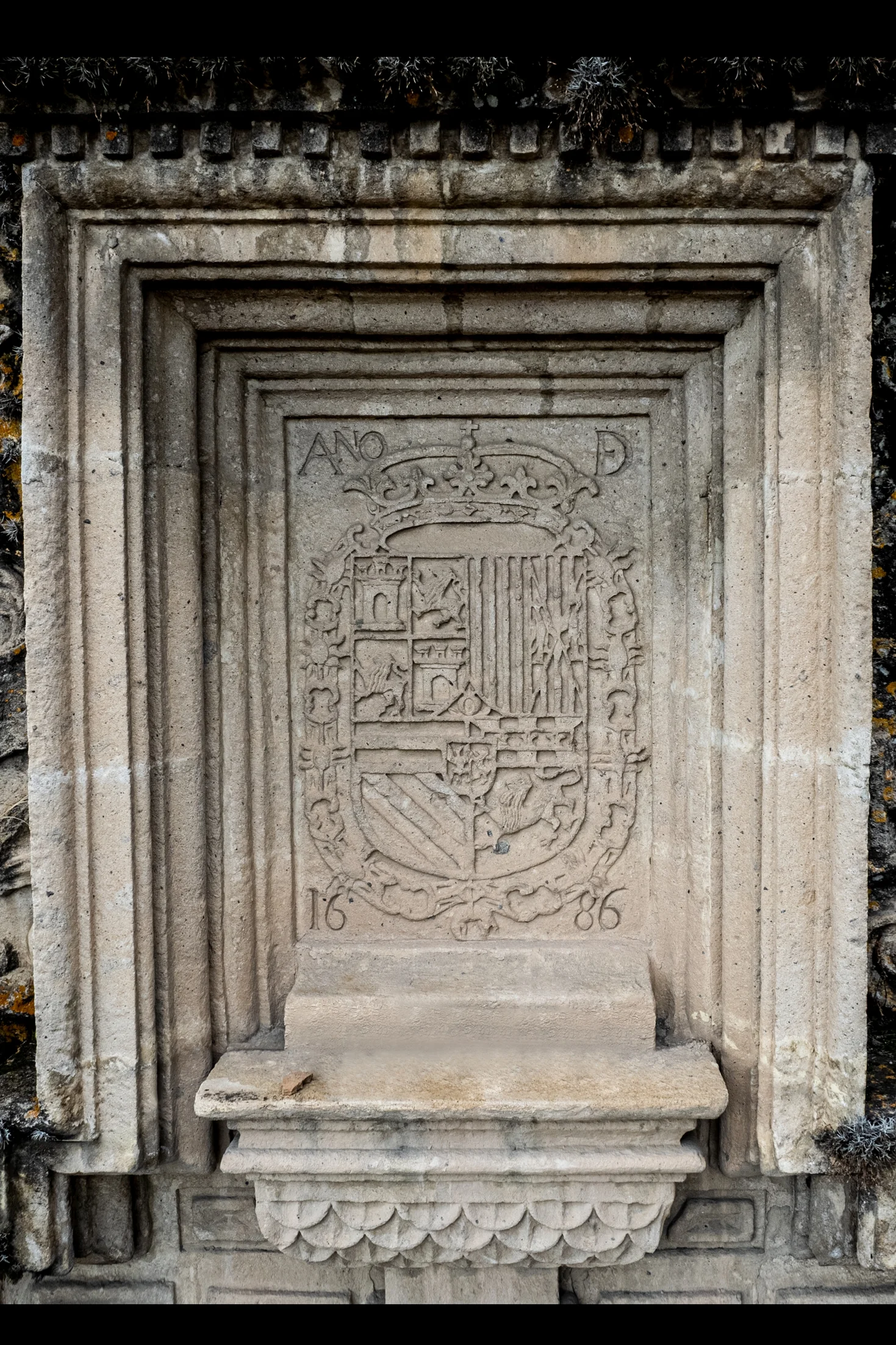 Escudo-de-Carlos-II-El-hechizado-Catedral-de-Cajamarca