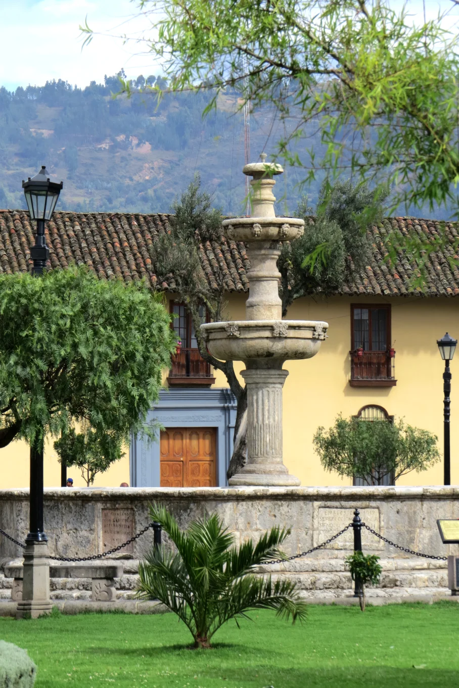 PILETA DE LA PLAZA MAYOR DE CAJAMARCA