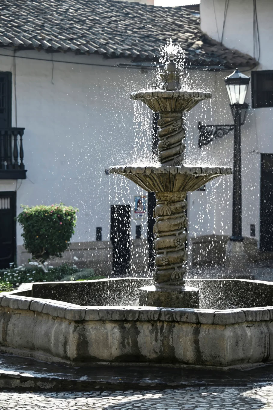 RITMO DEL AGUA EN LA PILETA DE LA PLAZUELA BELEN